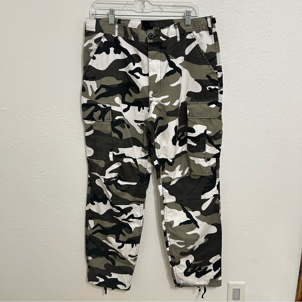 Camo cargo pants size 31